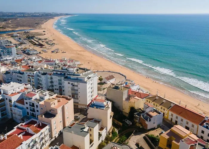 Beach View 2 Bdr Apartment W/Balcony By Lovelystay